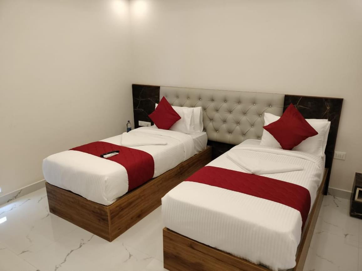 Mayuri Residency Hotel Attibele ภายนอก รูปภาพ