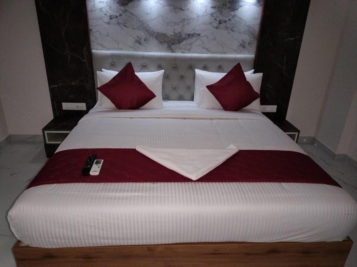 Mayuri Residency Hotel Attibele ภายนอก รูปภาพ