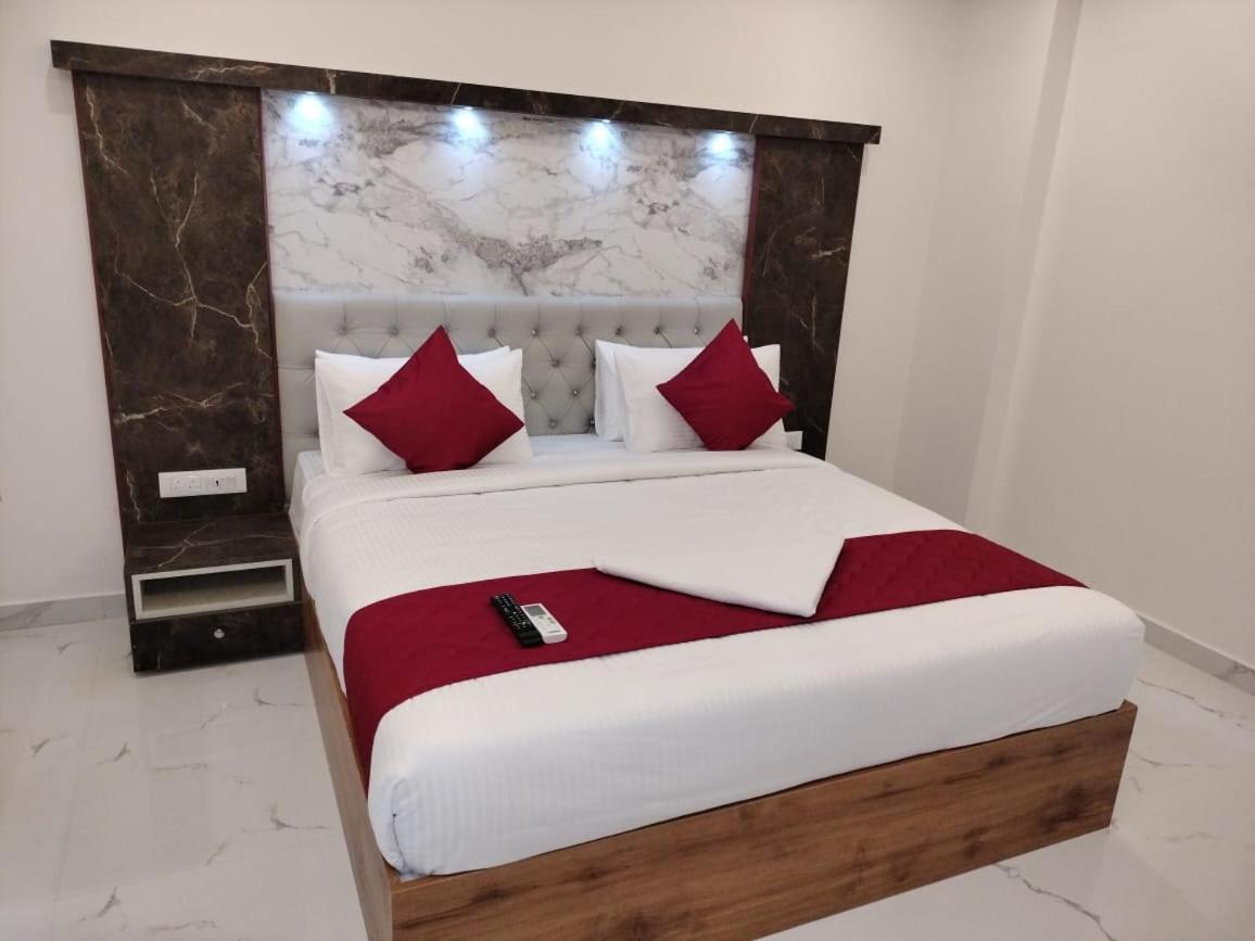 Mayuri Residency Hotel Attibele ภายนอก รูปภาพ