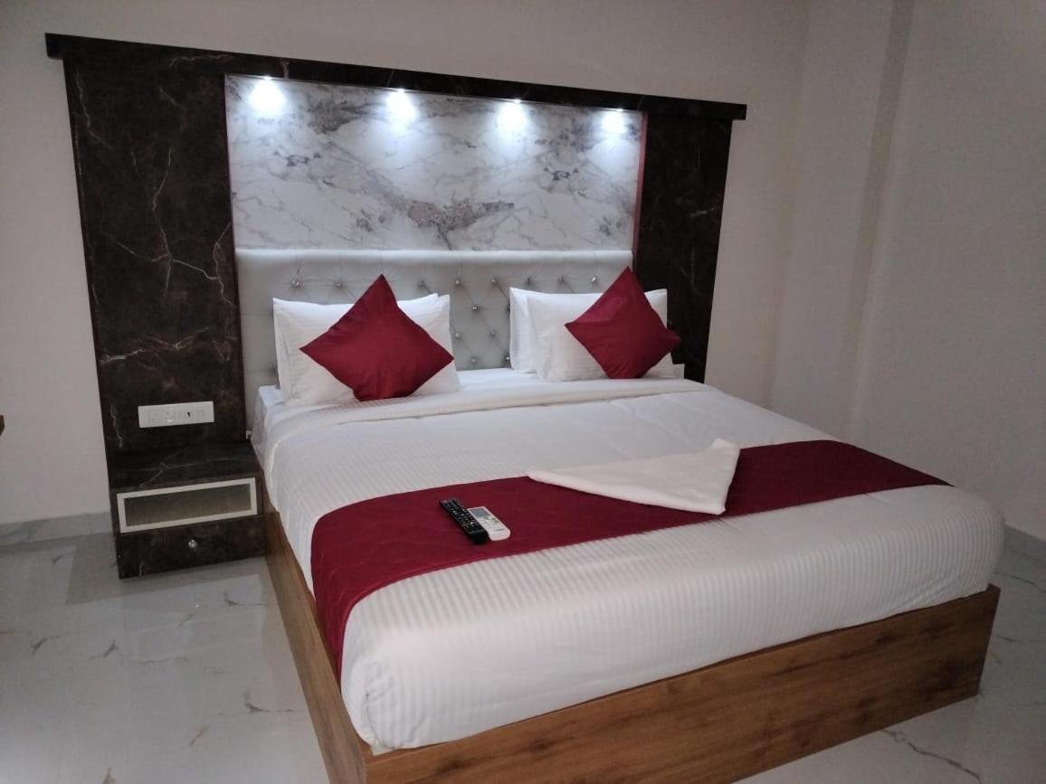 Mayuri Residency Hotel Attibele ภายนอก รูปภาพ
